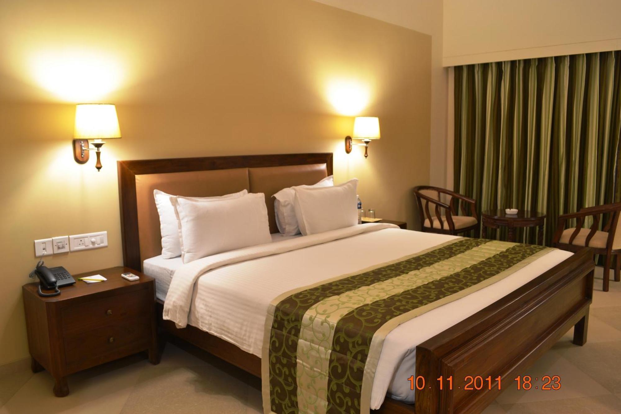 Uday Suites - The Airport Hotel Thiruvananthapuram Екстер'єр фото