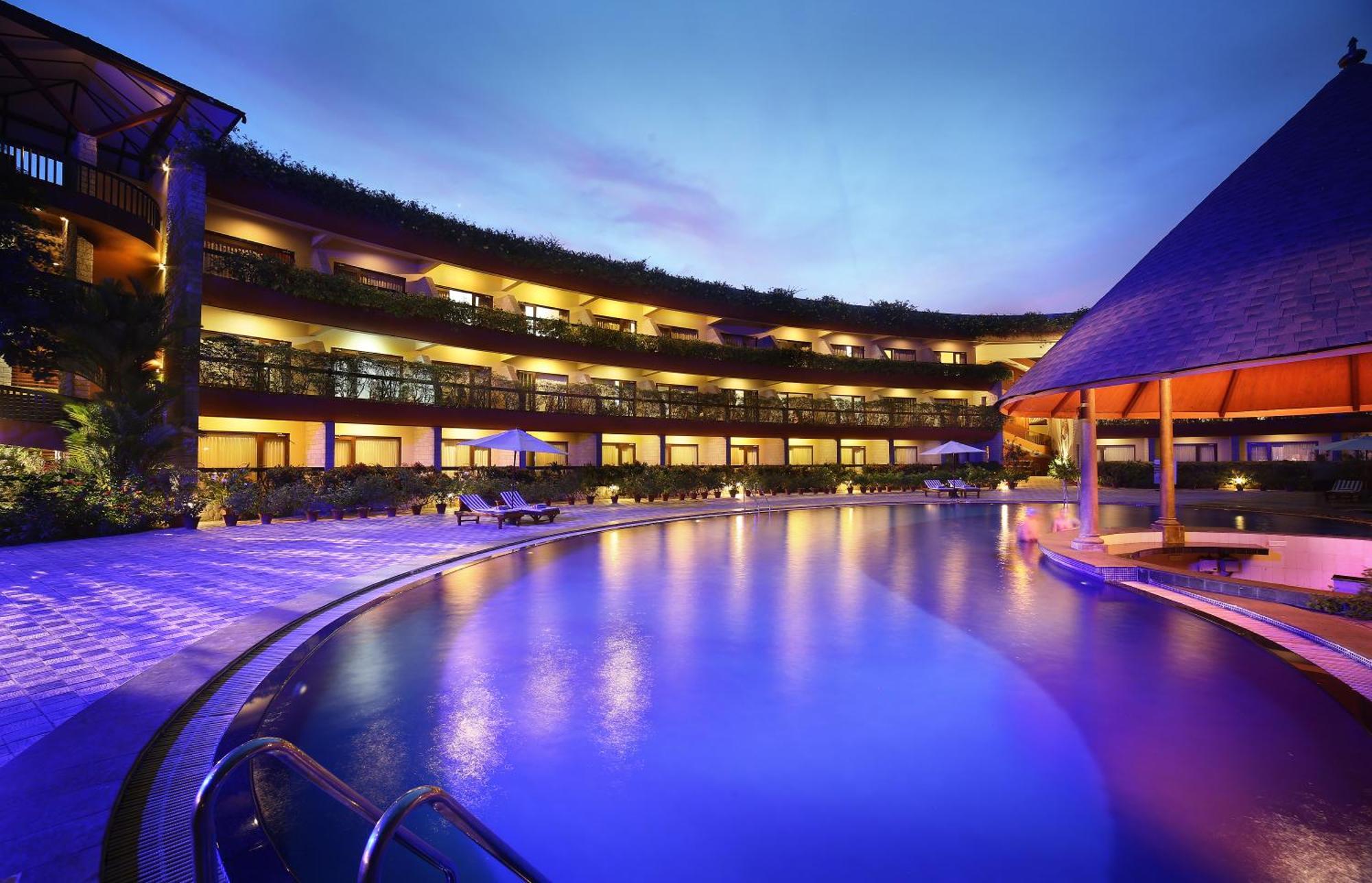 Uday Suites - The Airport Hotel Thiruvananthapuram Екстер'єр фото