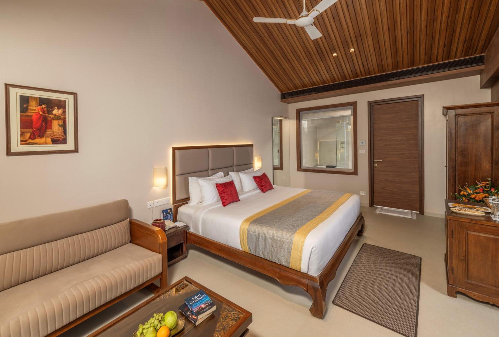 Uday Suites - The Airport Hotel Thiruvananthapuram Екстер'єр фото