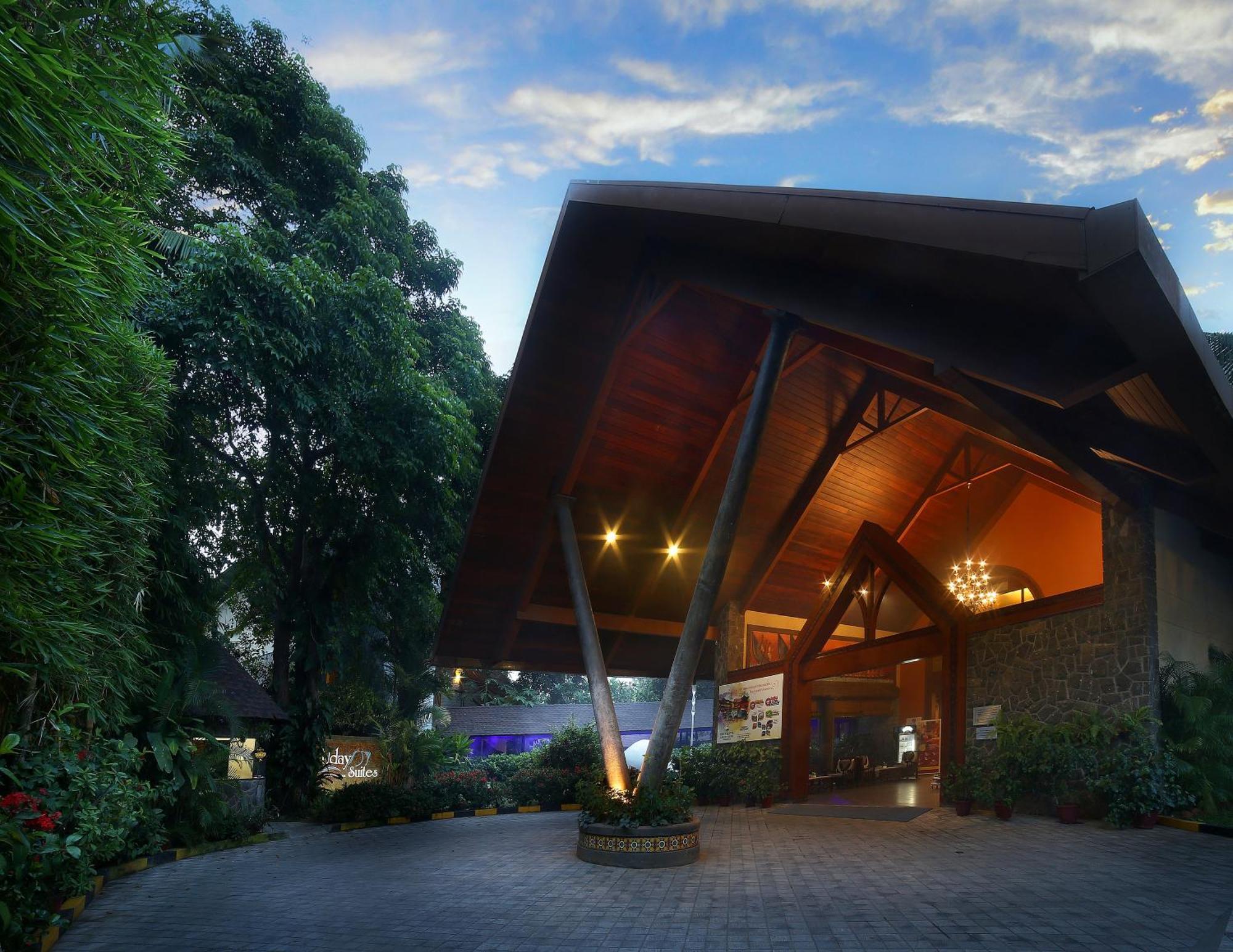 Uday Suites - The Airport Hotel Thiruvananthapuram Екстер'єр фото