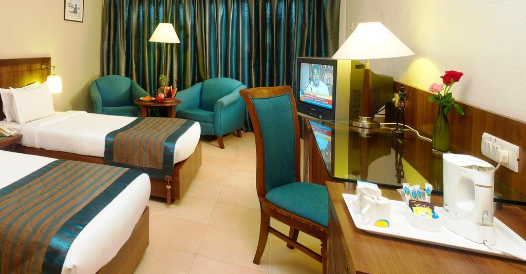 Uday Suites - The Airport Hotel Thiruvananthapuram Екстер'єр фото