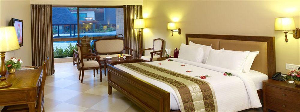 Uday Suites - The Airport Hotel Thiruvananthapuram Екстер'єр фото