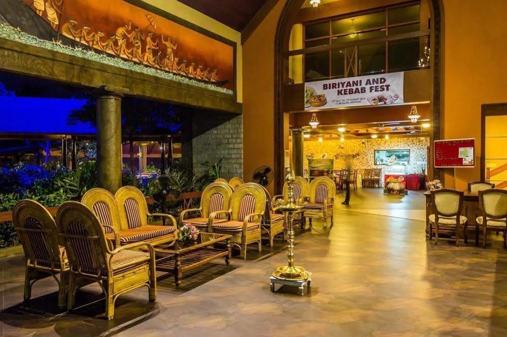 Uday Suites - The Airport Hotel Thiruvananthapuram Екстер'єр фото